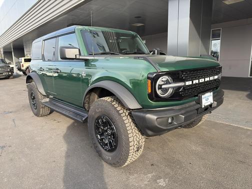 ERUPTION GREEN METALLIC 2025 Ford Bronco Outer Banks