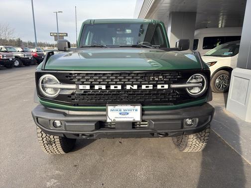 ERUPTION GREEN METALLIC 2025 Ford Bronco Outer Banks