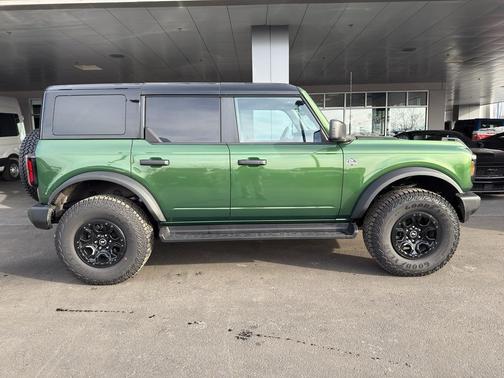 ERUPTION GREEN METALLIC 2025 Ford Bronco Outer Banks