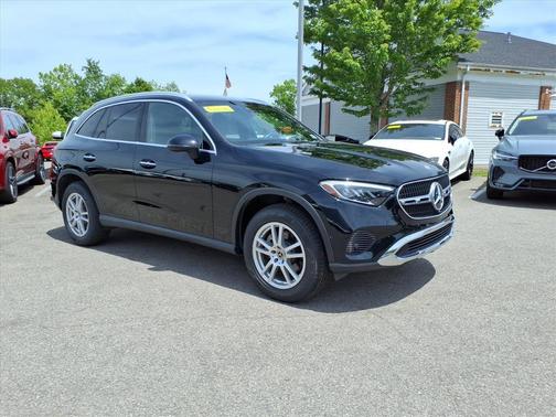 Black 2023 Mercedes-Benz GLC 300