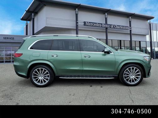MANUFAKTUR Signature Ireland Mid Green Metallic 2025 Mercedes-Benz GLS 580 4MATIC