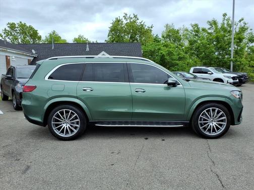 MANUFAKTUR Signature Ireland Mid Green Metallic 2025 Mercedes-Benz GLS 580 4MATIC
