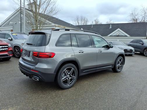 2025 Mercedes-Benz GLB 250 