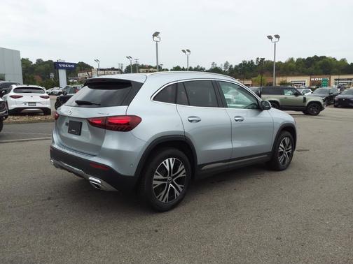 Cirrus Silver Metallic 2025 Mercedes-Benz GLA 250 4MATIC