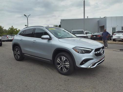 Cirrus Silver Metallic 2025 Mercedes-Benz GLA 250 4MATIC