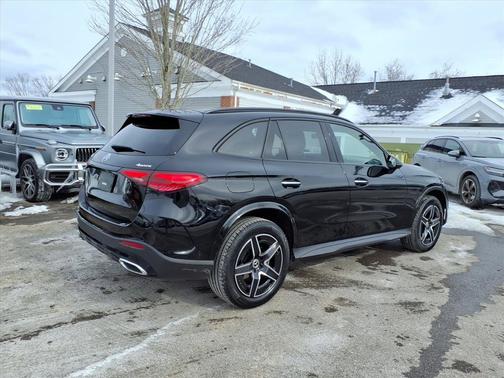Black 2025 Mercedes-Benz GLC 300