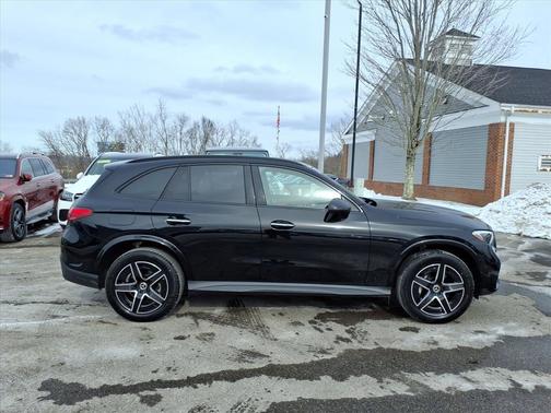 Black 2025 Mercedes-Benz GLC 300