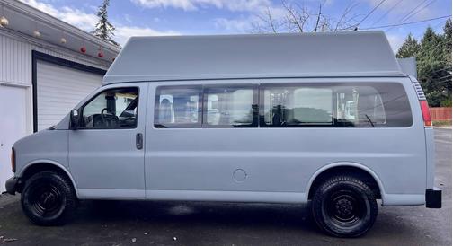 2002 GMC Savana 3500 SLE Extended Wagon
