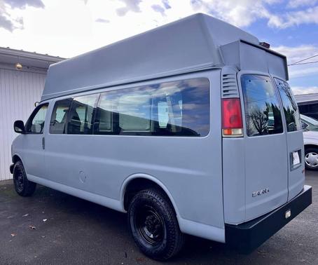 2002 GMC Savana 3500 SLE Extended Wagon