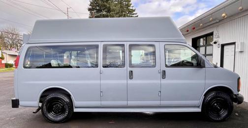 2002 GMC Savana 3500 SLE Extended Wagon