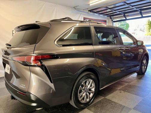 2021 Toyota Sienna XLE 7 Passenger