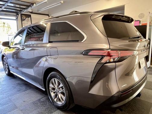 2021 Toyota Sienna XLE 7 Passenger