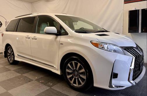 2020 Toyota Sienna LE