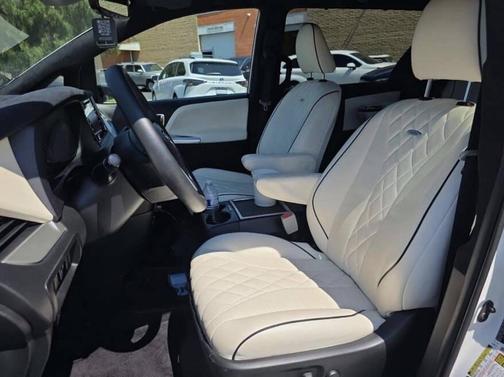 2020 Toyota Sienna LE