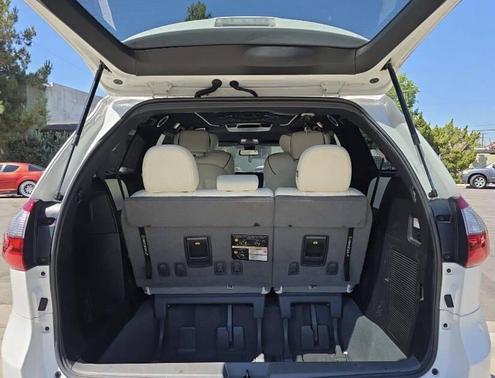 2020 Toyota Sienna LE