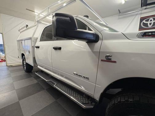 2024 RAM 3500 Big Horn Crew Cab 4x4 8' Box