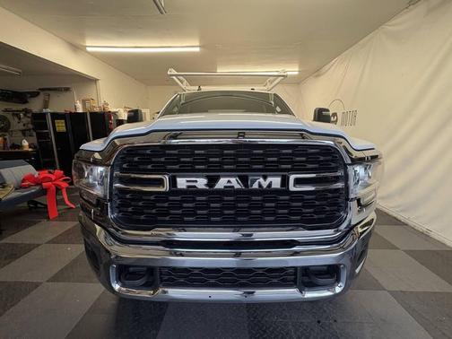 2024 RAM 3500 Big Horn Crew Cab 4x4 8' Box