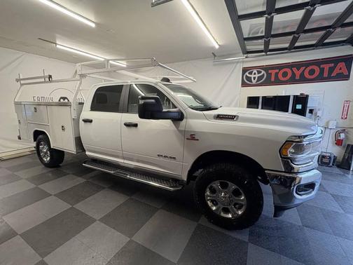 2024 RAM 3500 Big Horn Crew Cab 4x4 8' Box
