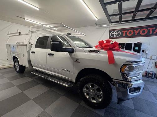 2024 RAM 3500 Big Horn Crew Cab 4x4 8' Box
