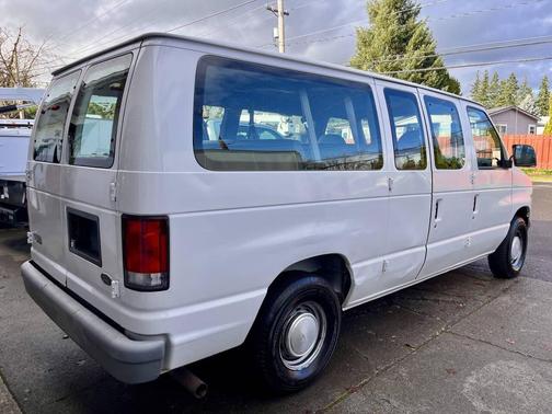 1999 Ford E150 Base