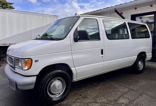 1999 Ford E150 Base