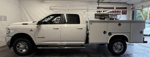 2022 RAM 3500 Big Horn Crew Cab 4x4 8' Box