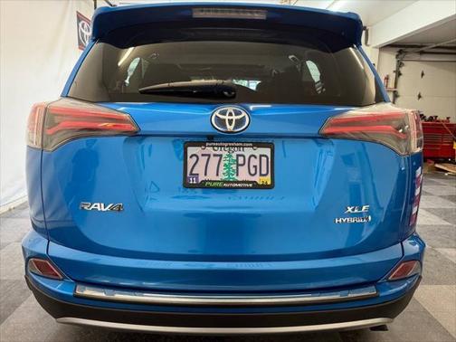 2017 Toyota RAV4 Hybrid XLE