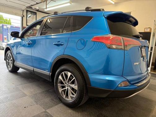 2017 Toyota RAV4 Hybrid XLE
