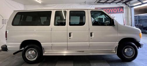 2006 Ford E350 Super Duty XL Wagon