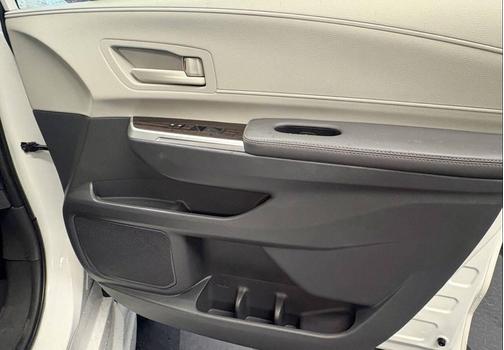 2022 Toyota Sienna LE