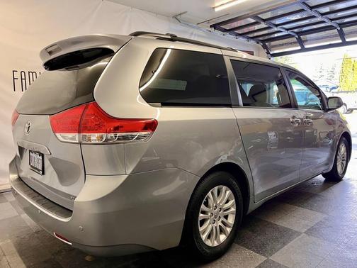 2011 Toyota Sienna XLE