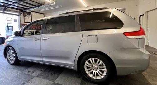 2011 Toyota Sienna XLE