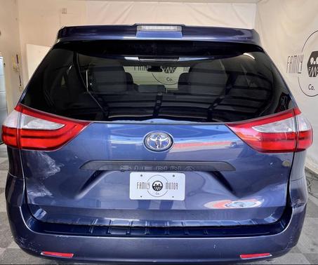 2019 Toyota Sienna SE