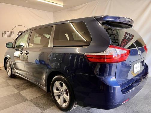 2019 Toyota Sienna SE