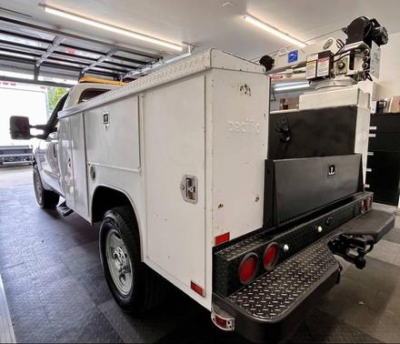 Oxford White Clearcoat 2005 Ford F-350 4X2 2dr Regular Cab 137 in. WB