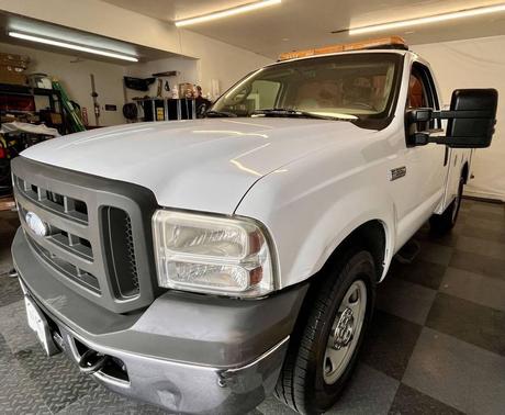 Oxford White Clearcoat 2005 Ford F-350 4X2 2dr Regular Cab 137 in. WB
