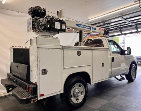 Oxford White Clearcoat 2005 Ford F-350 4X2 2dr Regular Cab 137 in. WB