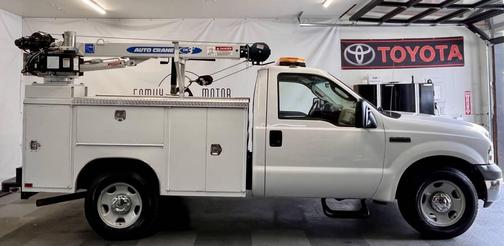 Oxford White Clearcoat 2005 Ford F-350 4X2 2dr Regular Cab 137 in. WB