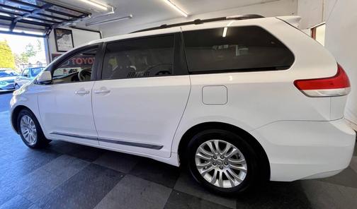 2013 Toyota Sienna XLE