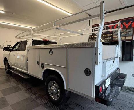 Bright White Clearcoat 2022 RAM 3500 Big Horn Crew Cab 4x4 8' Box