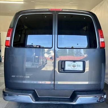 2017 Chevrolet Express 3500 LT