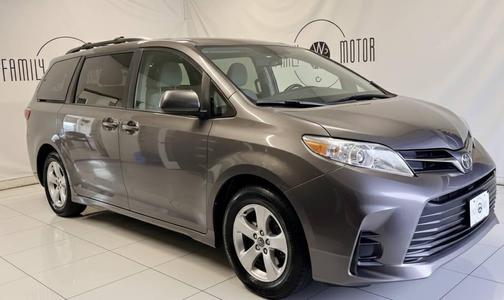 2018 Toyota Sienna LE