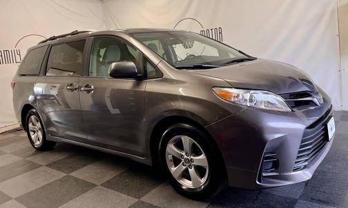 2018 Toyota Sienna LE