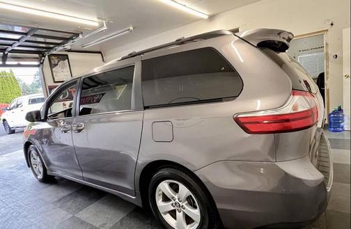 2018 Toyota Sienna LE