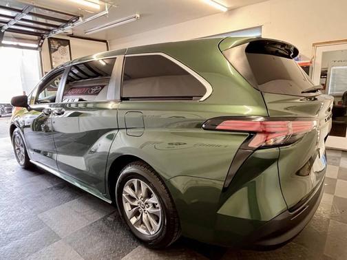 2021 Toyota Sienna LE