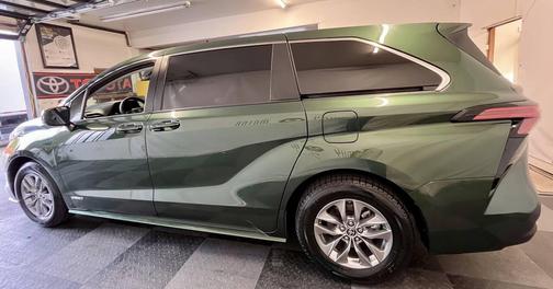 2021 Toyota Sienna LE