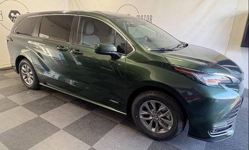 2021 Toyota Sienna LE