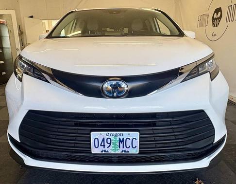 2022 Toyota Sienna LE