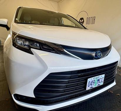 2022 Toyota Sienna LE