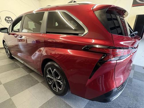 2022 Toyota Sienna Platinum